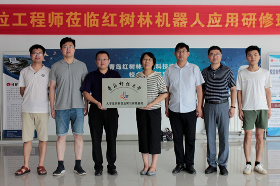 图为williamhill官方网站自动化与电子工程学院与青岛红树林有限公司合影 图为williamhill官方网站自动化与电子工程学院与青岛红树林有限公司合影
